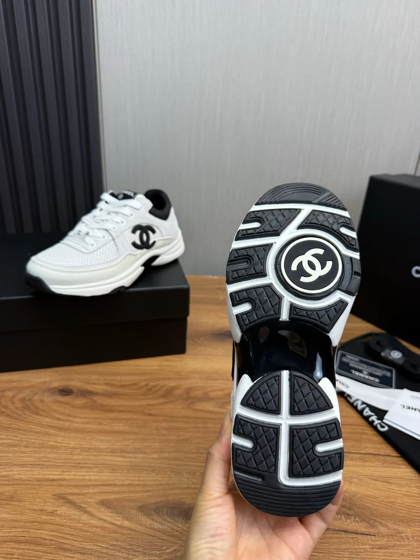 Men's men's shoes 💰600💰 Chanel Chanel 25A latest couple's white shoes casual sports shoes skate shoes 🩷💚 original purchase and development production Xiaoxiang C Home counter another super hot model, loved by Internet celebrity bloggers and ladies, various praises on social platforms, super popular and high quality 😍😍 latest material classic black and white color matching The upper foot is full of fashion 🎊🎊 ▪️Material: Original customized imported cowhide material ▪️Inner lining: Customized mesh ▪️Sole: Original open-molded TPU non-slip outsole ▪️Size: 35-44